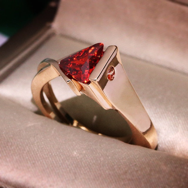 Modern Style Luxury Female Crystal Red Champagne Stone Ring Fashion Rose Gold Finger Ring Party Geometric Rings For Women